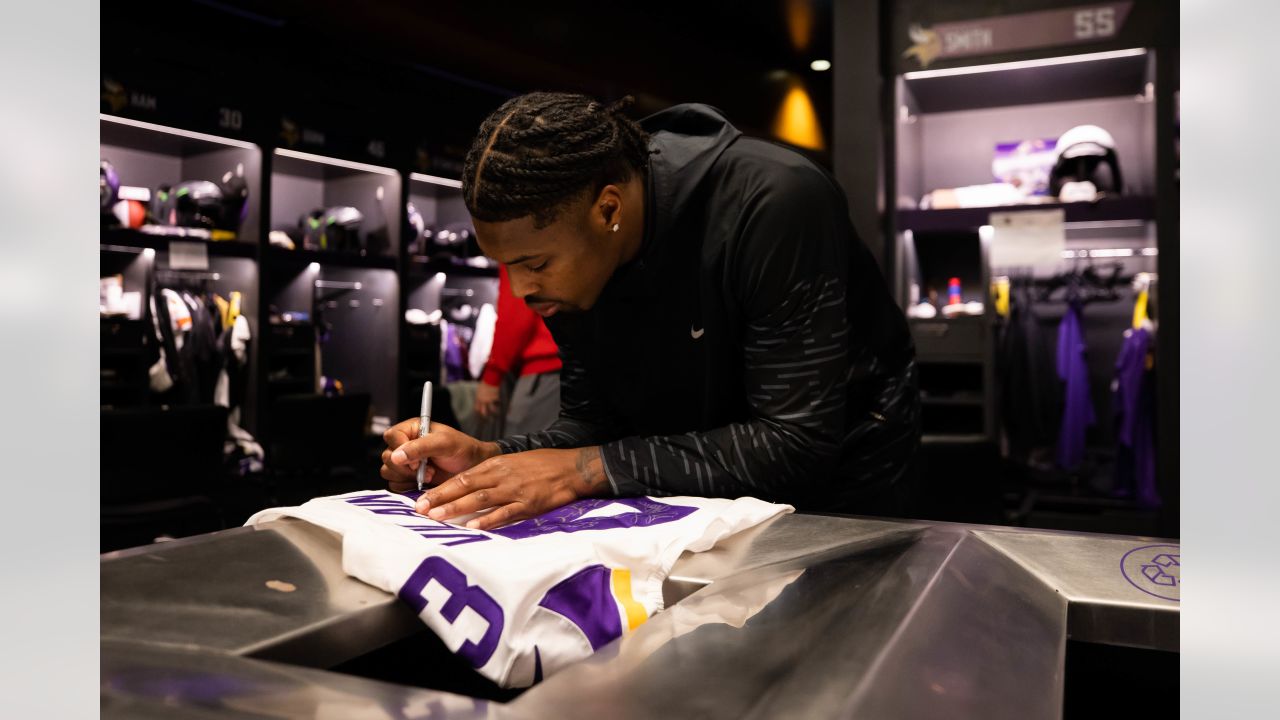 Gallery: Vikings clean out lockers