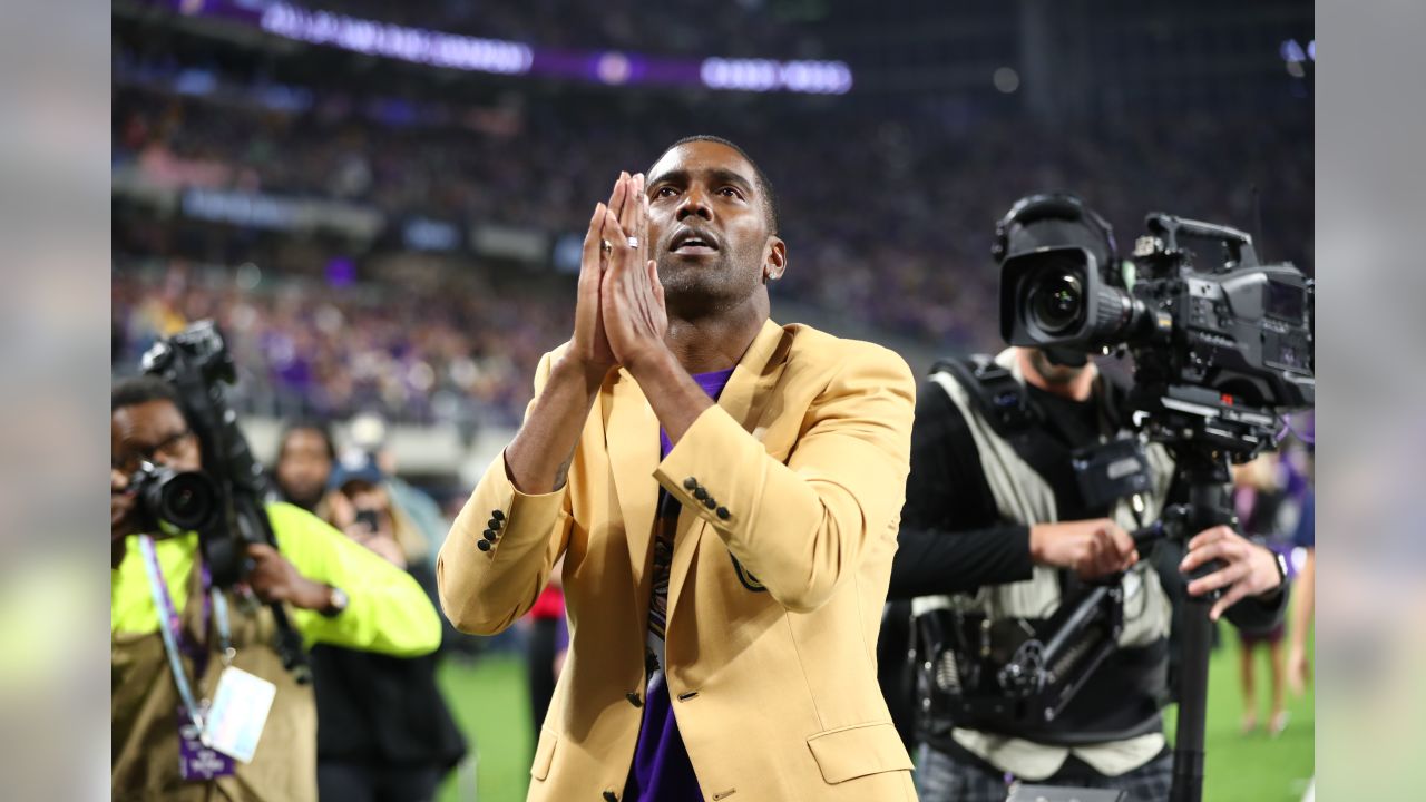 Randy Moss Receives Pro Football Hall of Fame Ring