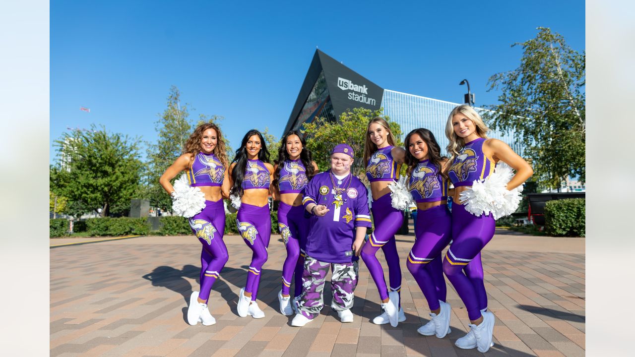 Thursday Night Cheerleaders From Minnesota Vikings vs. Philadelphia Eagles  Week 2 Clash Steal the Spotlight - EssentiallySports