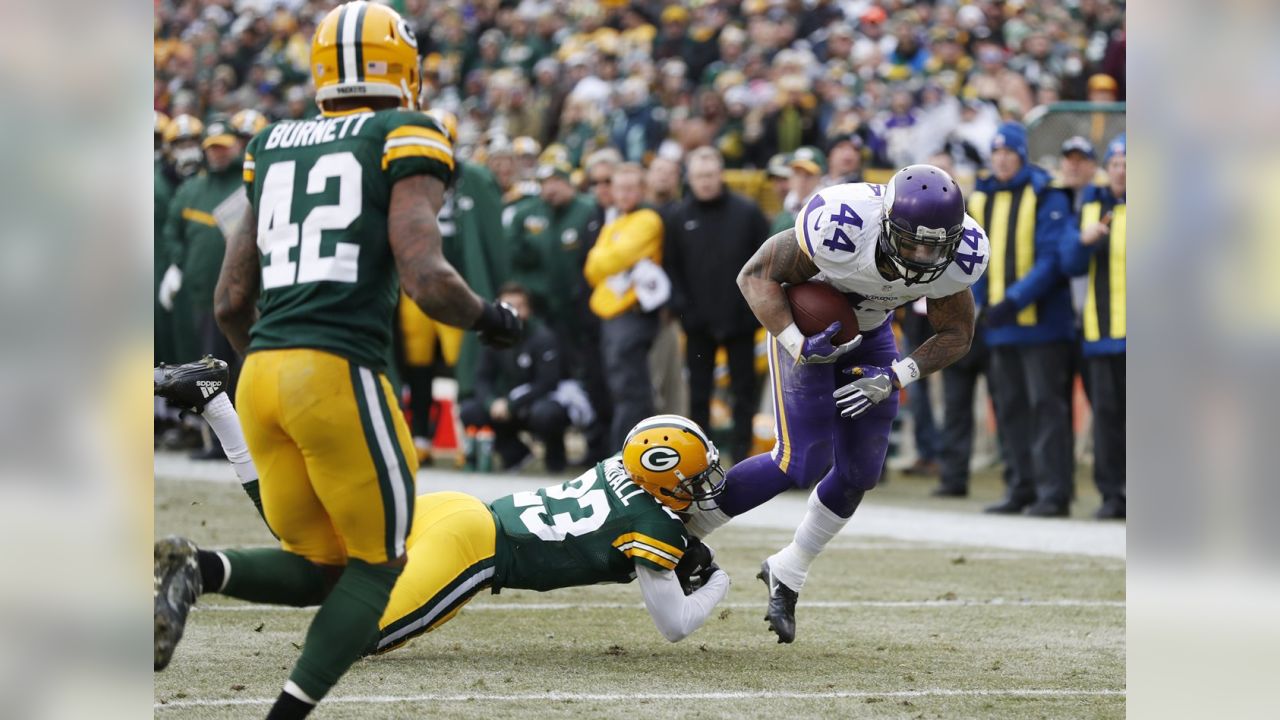 Vikings, Packers Face Off on Christmas Eve