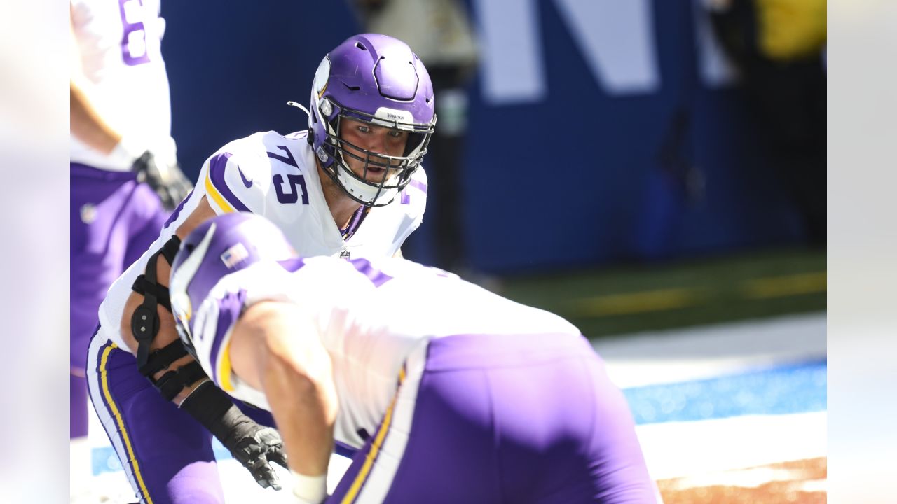 Vikings sign right tackle Brian O'Neill to contract extension