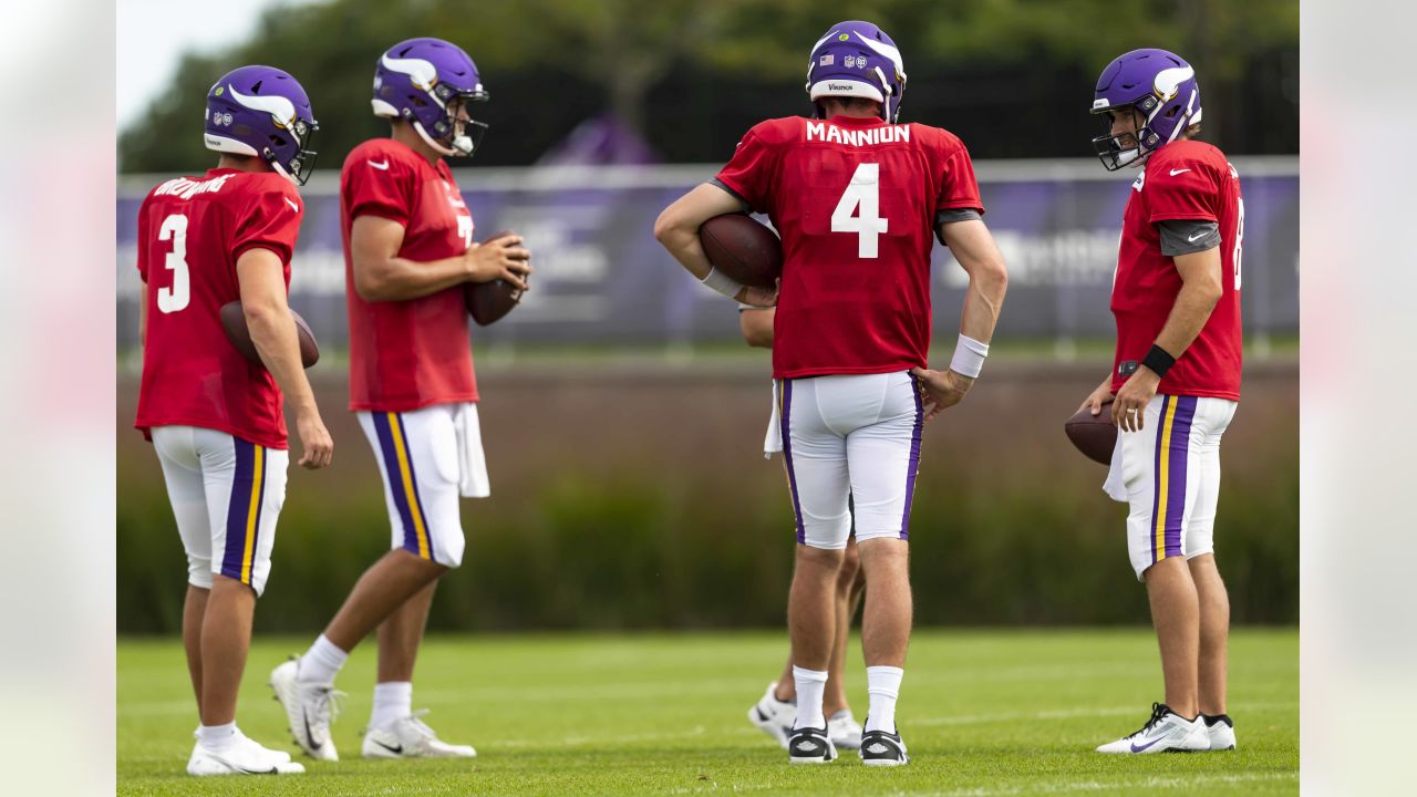 After playing sparingly at defensive tackle, Vikings' Jalyn Holmes now a  starting defensive end – Twin Cities