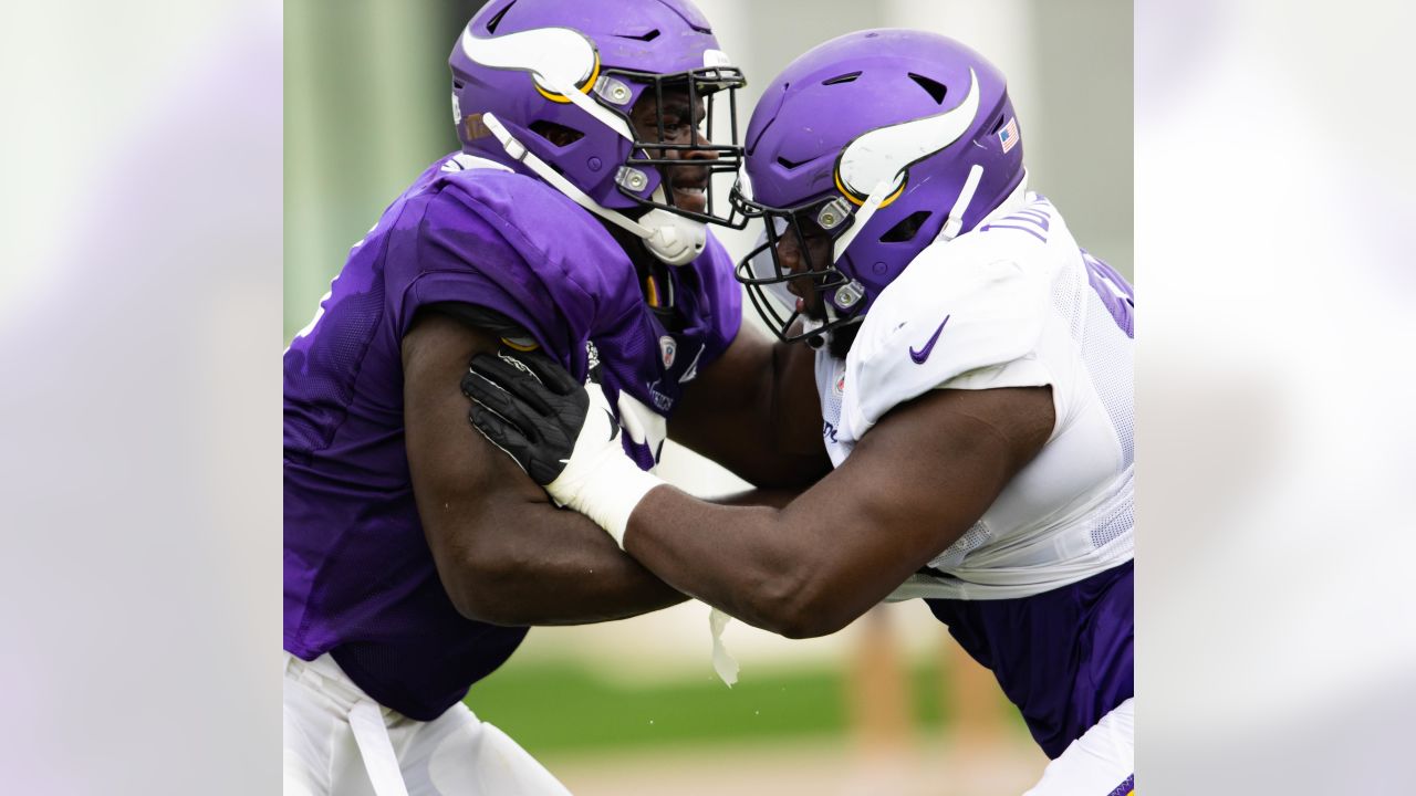 Vikings' Christian Darrisaw back at practice in no-contact jersey, ruled  out Sunday – Twin Cities