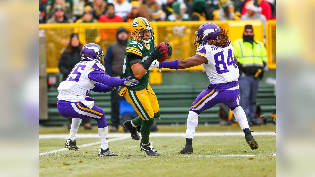 Vikings, Packers Face Off on Christmas Eve