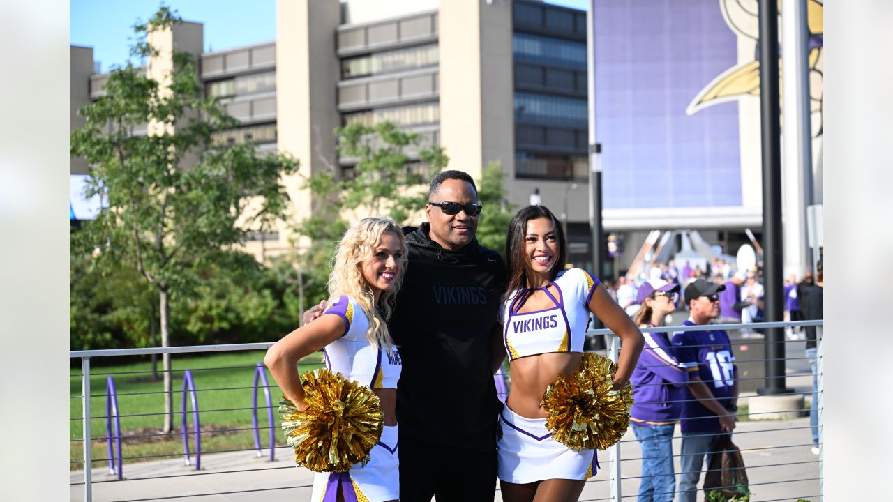 Lions vs Vikings: Cheer Photos