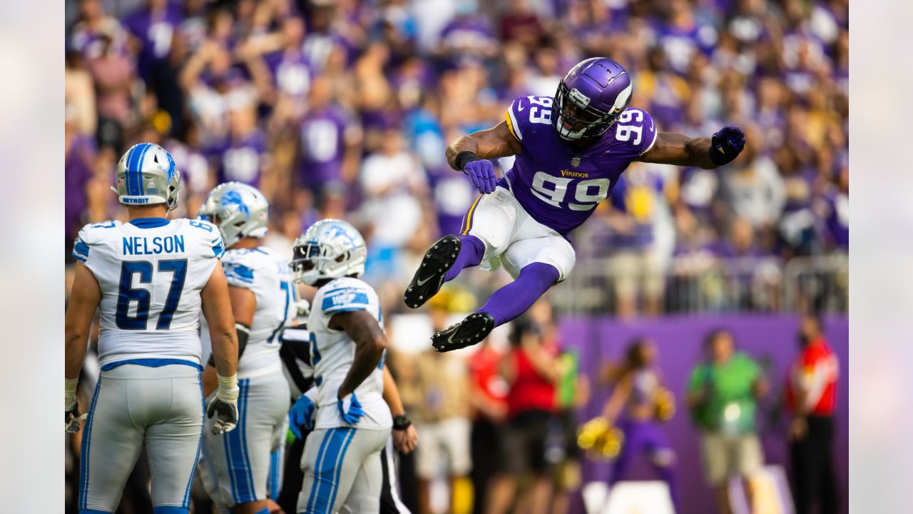 Monday hype: Danielle Hunter('s arm) with added bonus Barr :  r/minnesotavikings