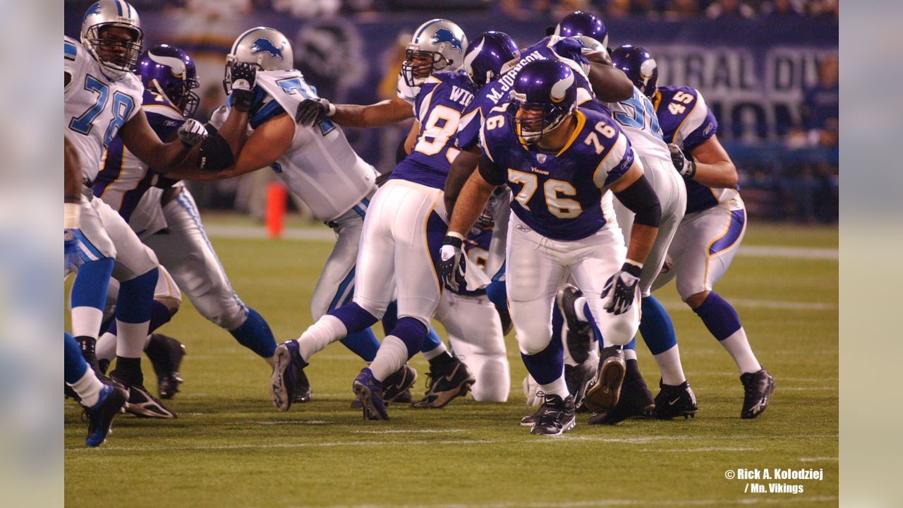 Minnesota Vikings offensive lineman Steve Hutchinson (76) on the