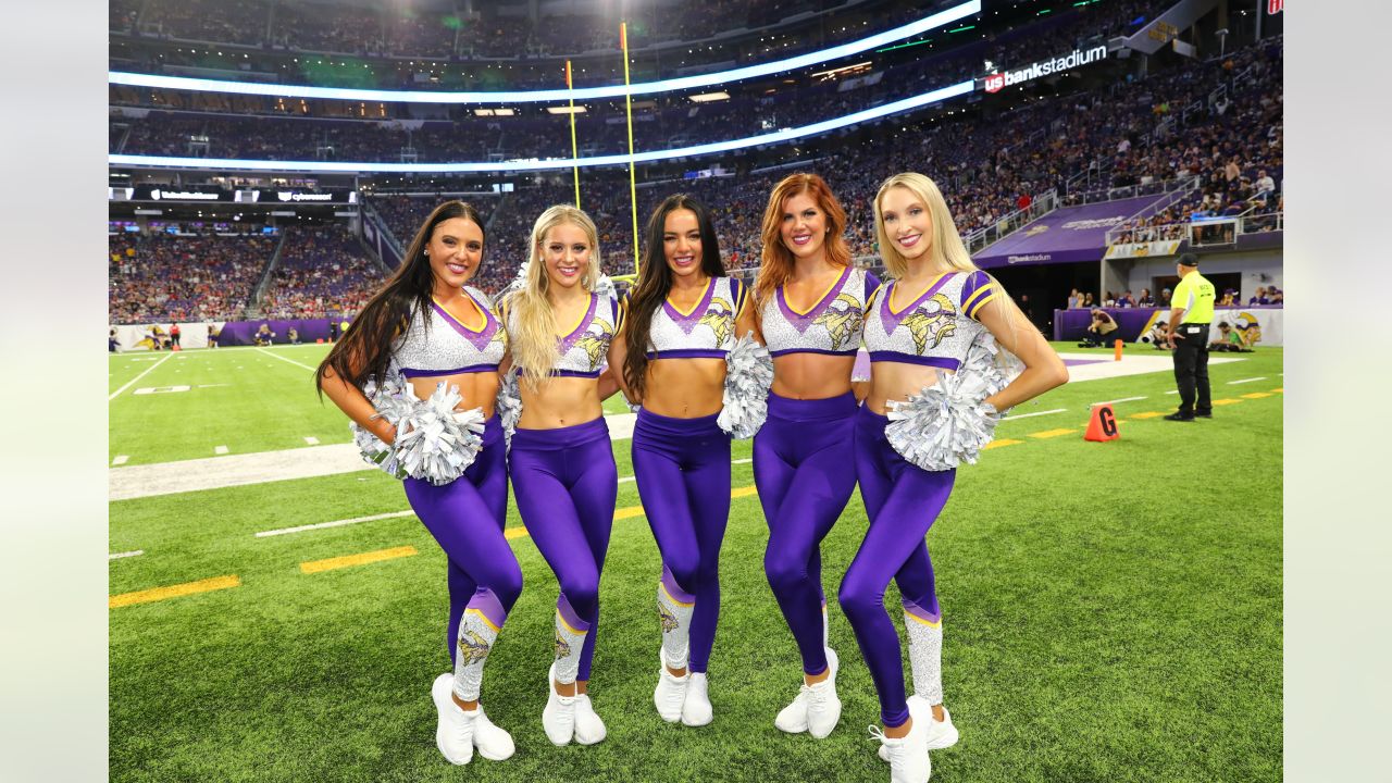 Minnesota Vikings Cheerleaders Gameday Photos