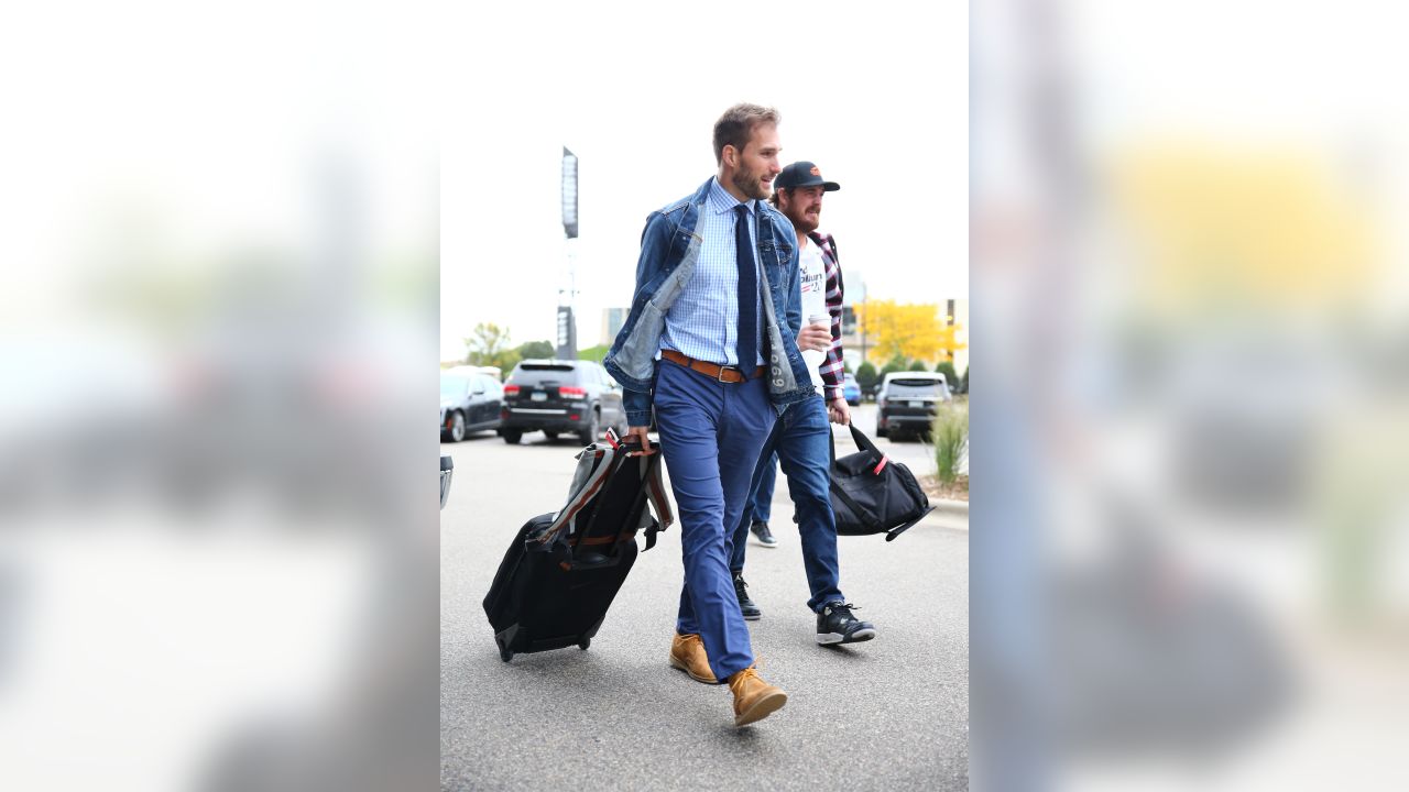 Kirk Cousins Goes Viral For Wearing Ultimate Suburban Dad Outfit