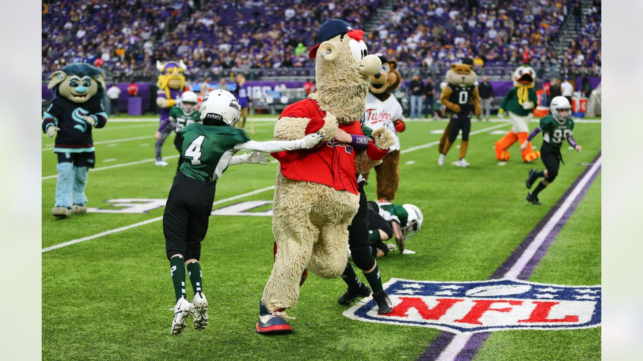 1998 Halftime Celebration, The #Vikings honored the 15-1 1998 squad during  halftime of Sunday's game. 