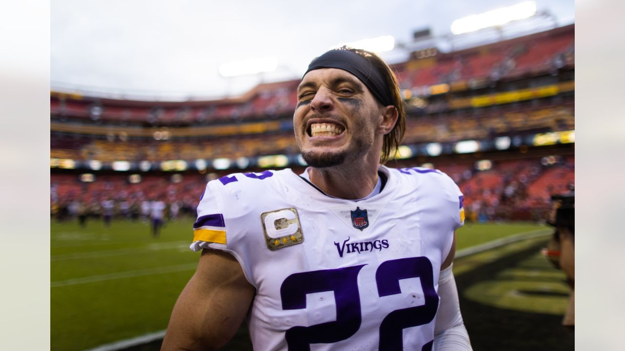 NFL on ESPN - The Minnesota Vikings and Harrison Smith agreed to terms on a  new contract that will keep him with the team for the 2023 season, a source  told Kevin