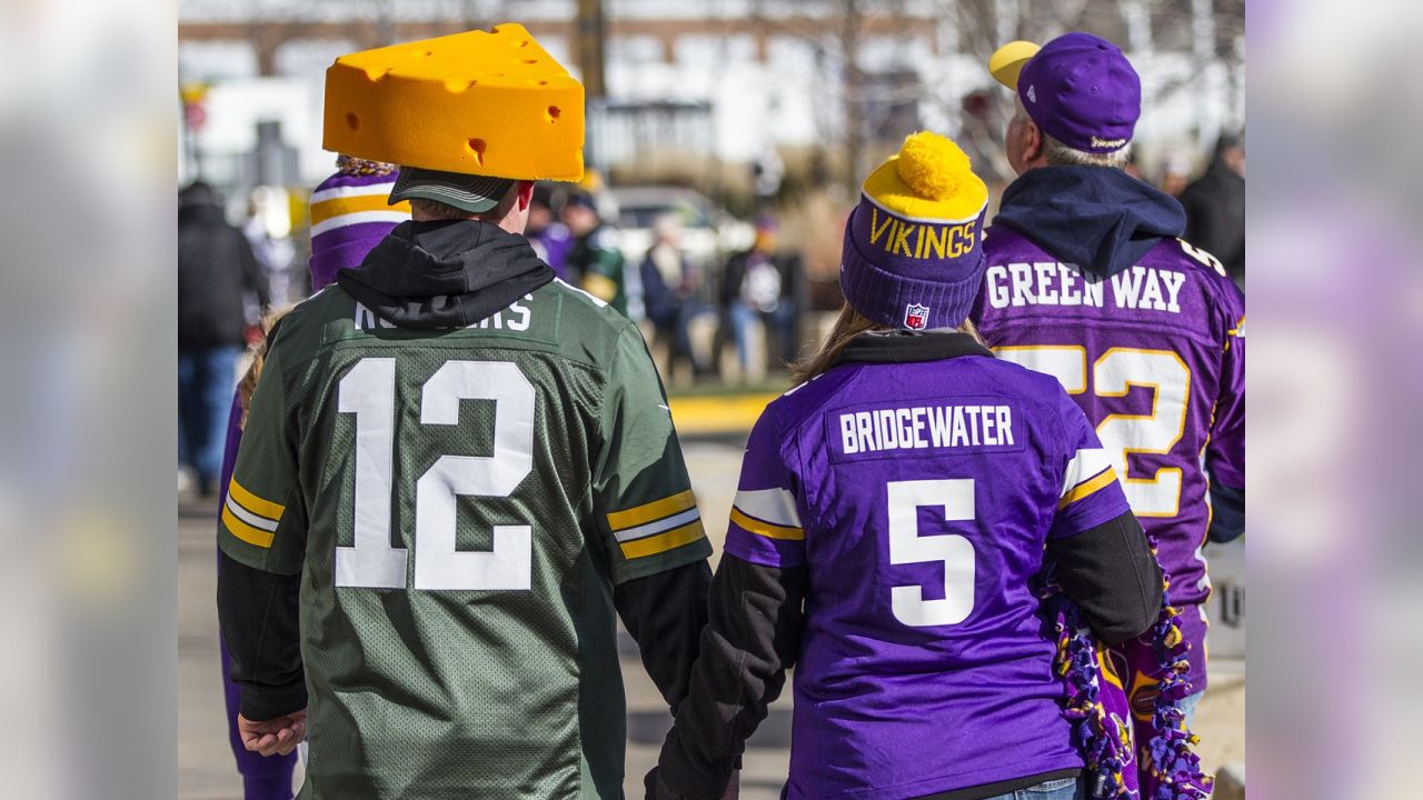 Packers/Vikings Tailgate Party Features Holmen Around River