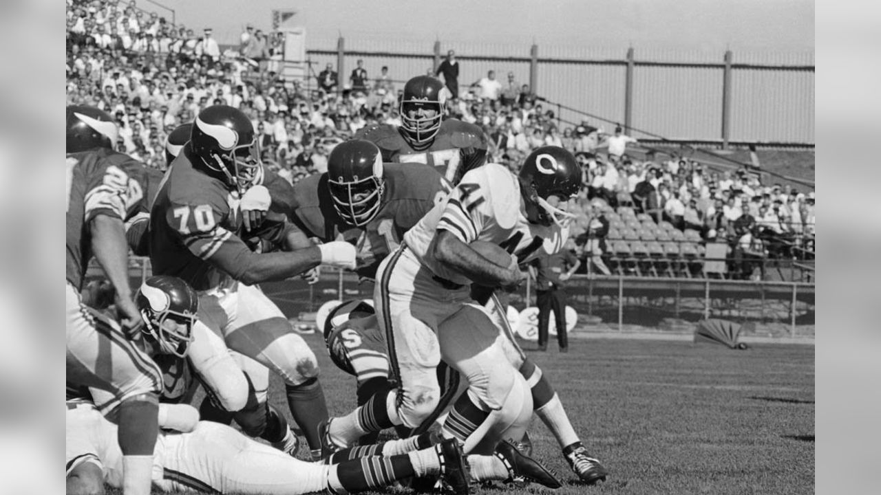 4 NFL Football Preseason Prospectus Lot 1981 BEARS 1983 VIKINGS