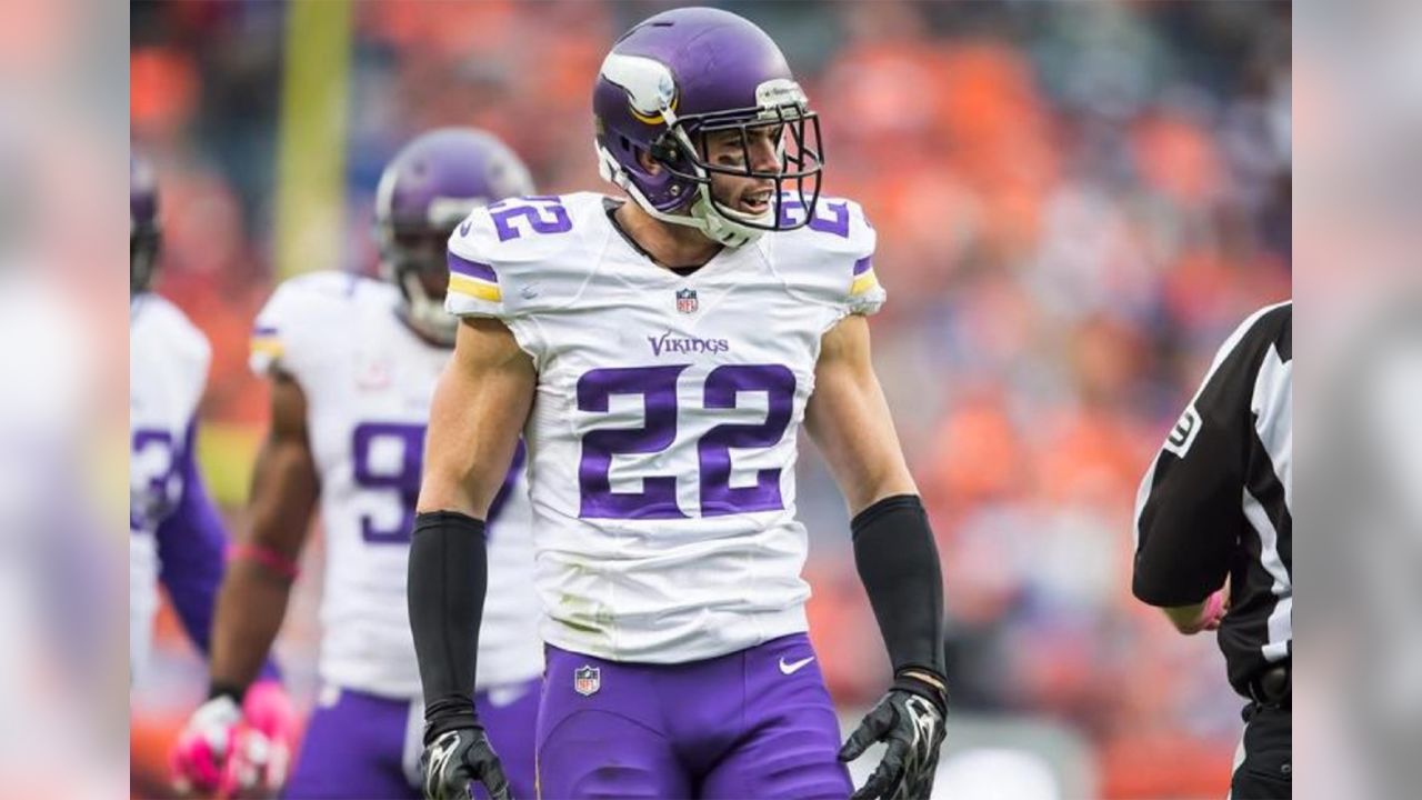 Minnesota Vikings' Harrison Smith before an NFL football game, Monday,  Sept. 19, 2022, in Philadelphia. (AP Photo/Matt Rourke Stock Photo - Alamy