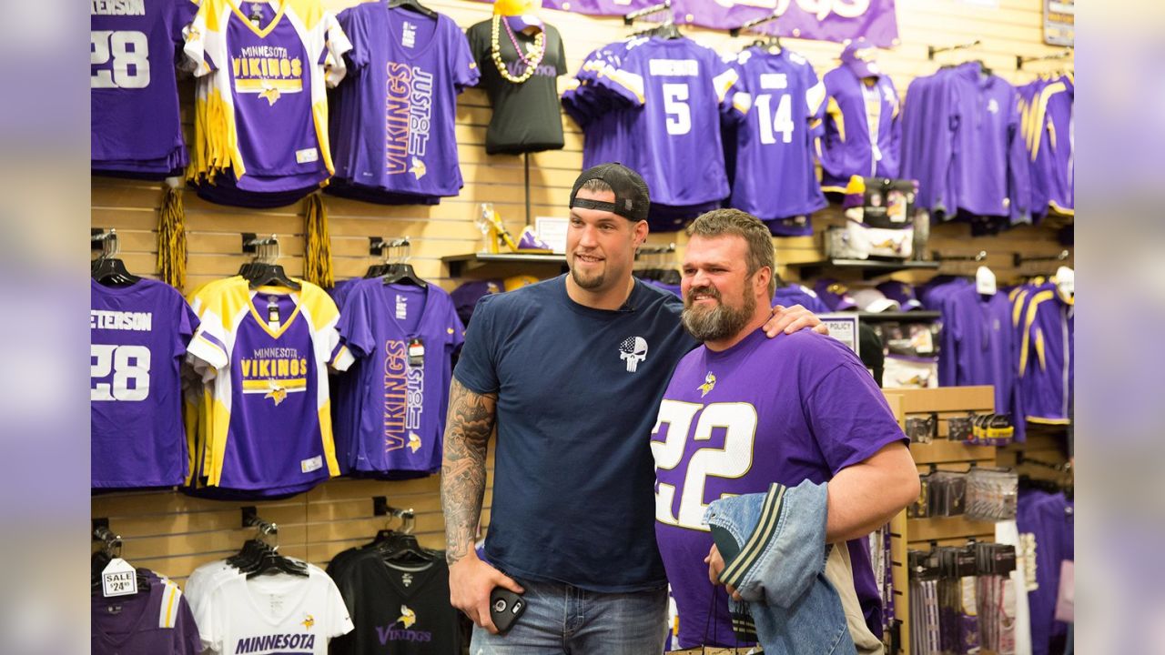 Photos: The Rhino Meets Vikings Fans at MOA