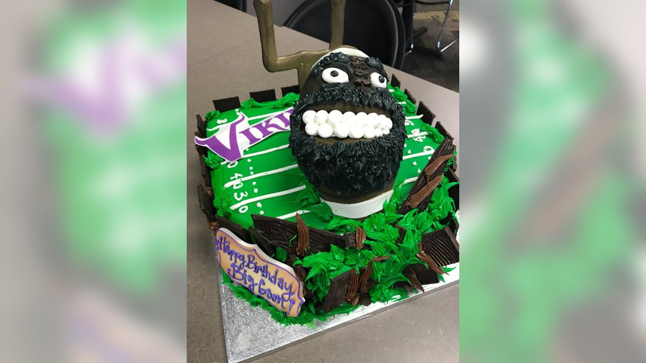 Minnesota Vikings Cake - Decorated Cake by BellaCakes & - CakesDecor