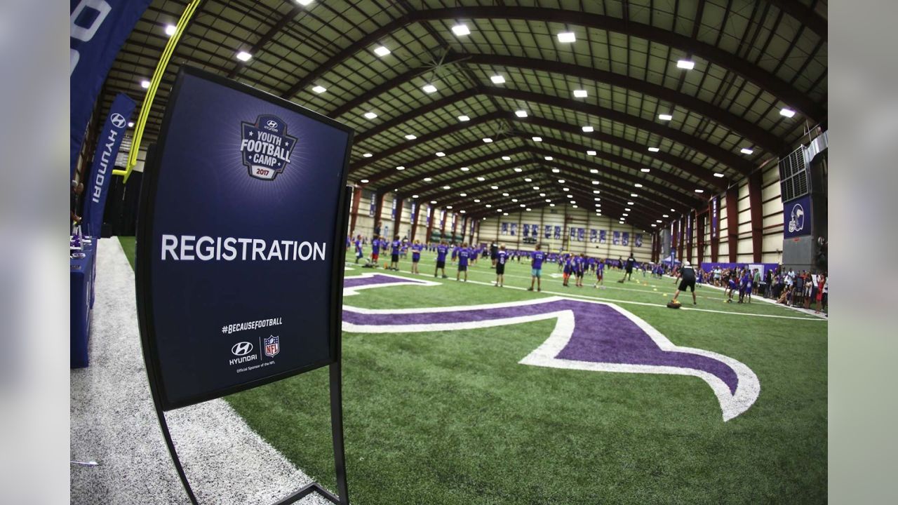 Anthony Barr at the Hyundai Youth Football Camp - Daily Norseman