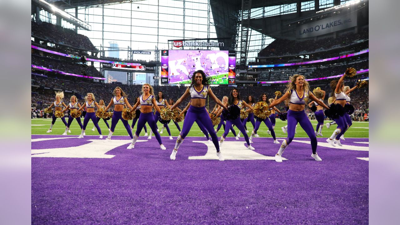 Cheerleader Photos: Vikings-Seahawks