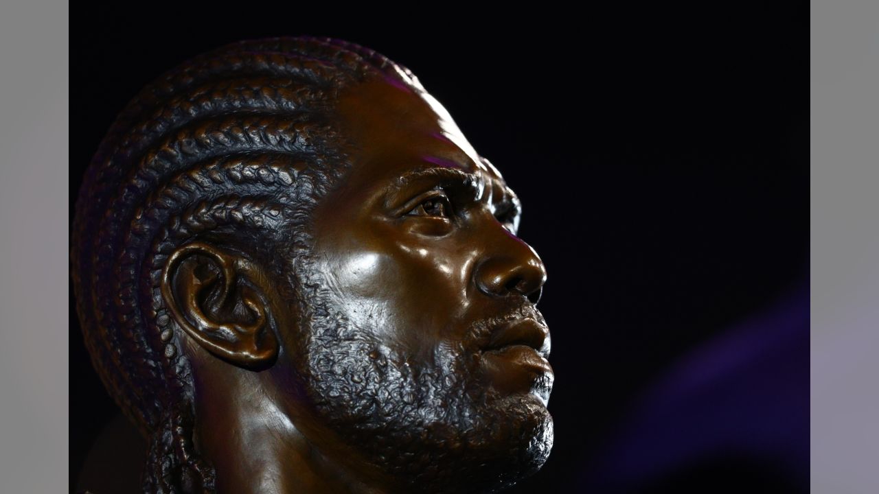 Randy Moss Receives Pro Football Hall of Fame Ring