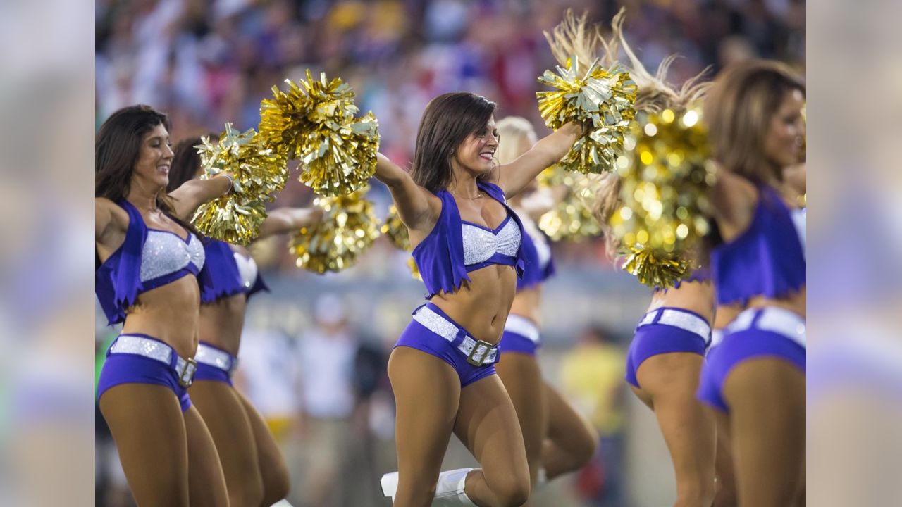 VIDEO: Ragnar mimics Vikings cheerleaders, hilarity ensues