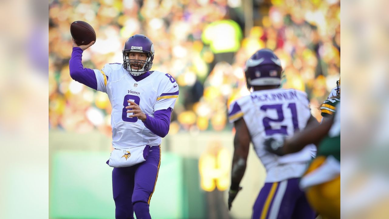 Vikings, Packers Face Off on Christmas Eve