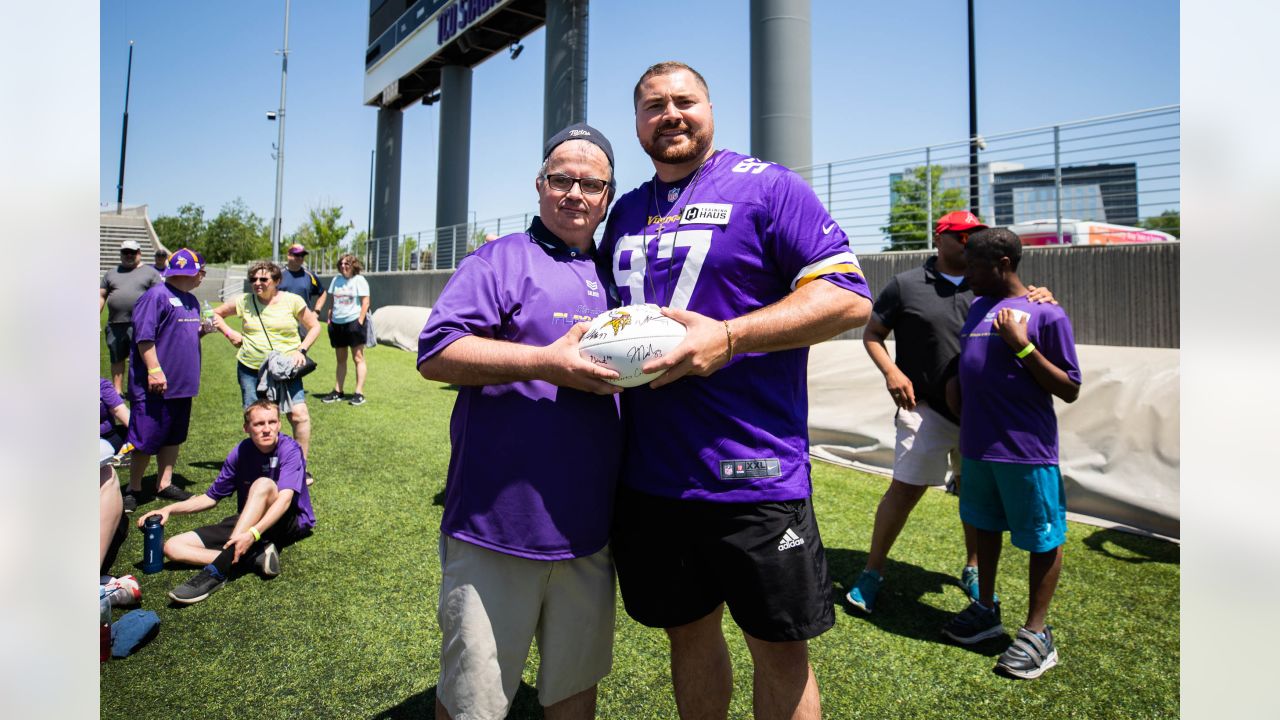 Minnesota Vikings on LinkedIn: Harrison Phillips Builds Confidence &  Connects 'Best Friends' Through…