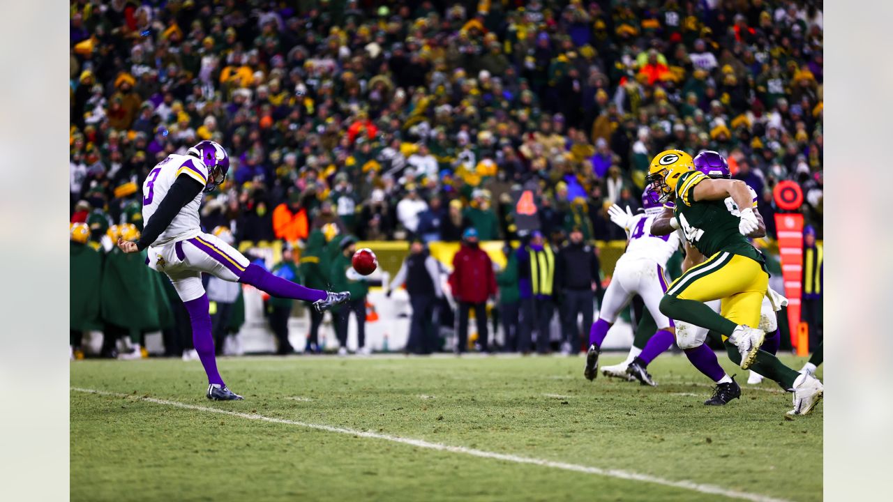 Minnesota Vikings at Green Bay Packers (1/1/23): How to watch NFC