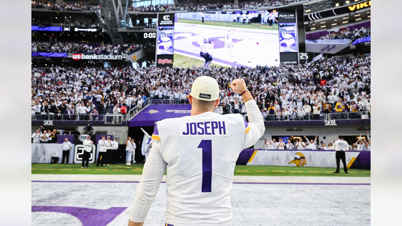 Welcome back, Greg & Andrew! The Vikings have agreed to terms with Greg  Joseph and Andrew DePaola.