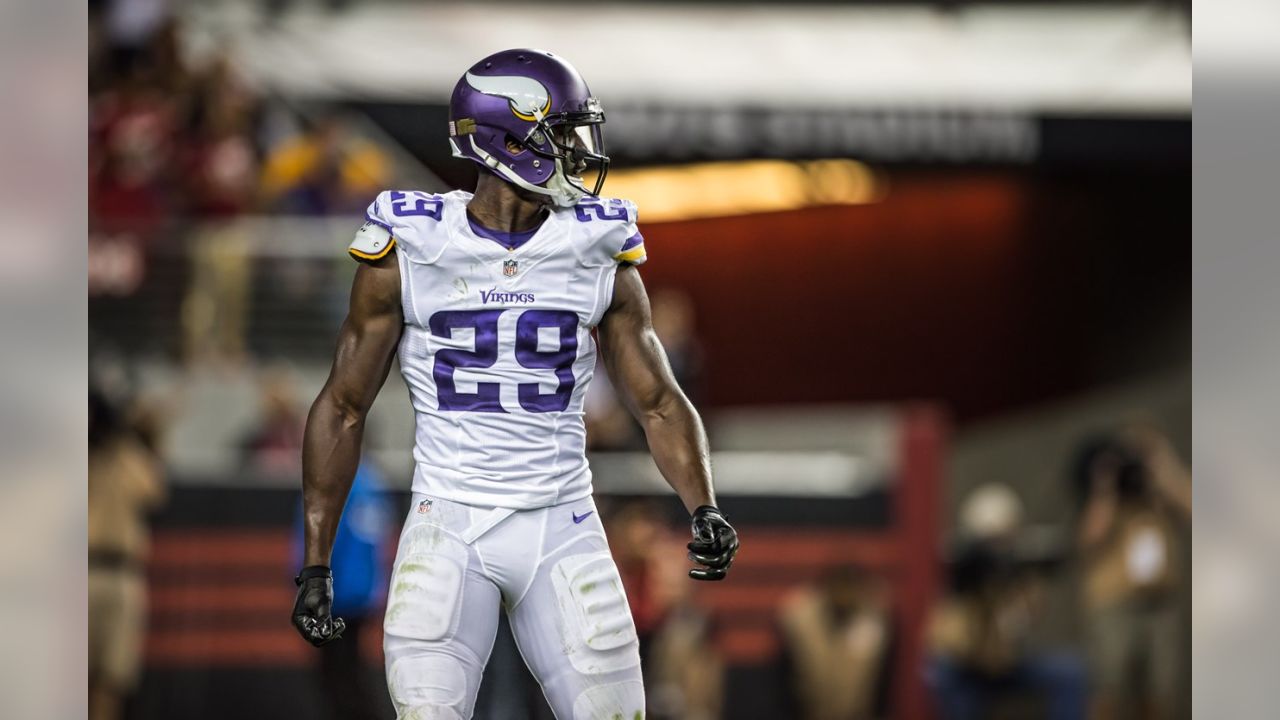 Vikings make CB Xavier Rhodes wear boxing gloves at practice