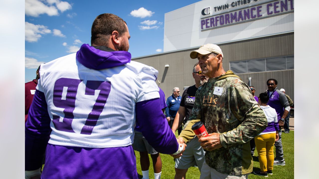 Vikings Legends Reconnect During Visit to OTA Practice