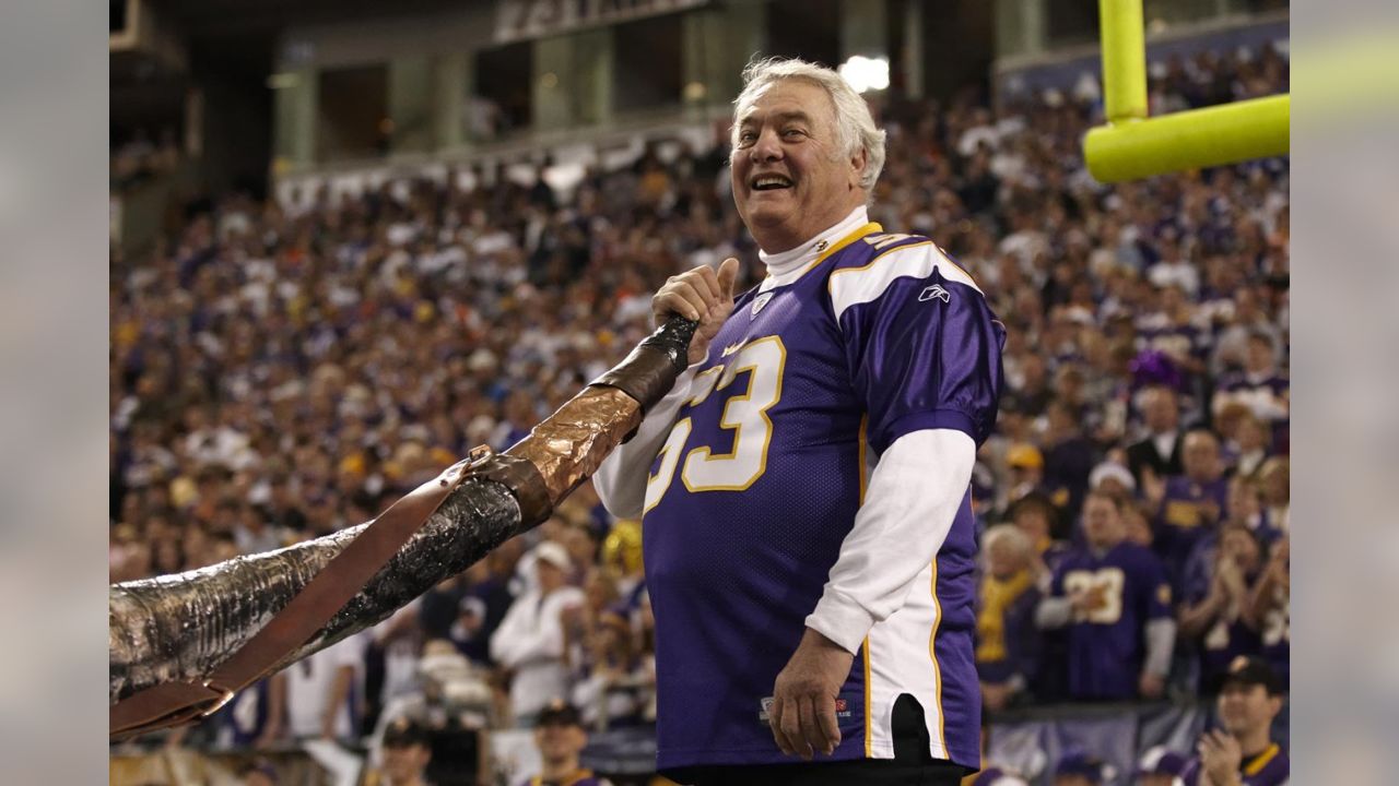 Vikings honor HOFer Mick Tingelhoff during halftime ceremony