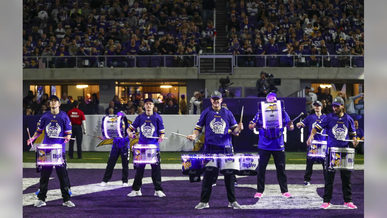 English alternative rock performer Yungblud performs a song during halftime  of the Minnesota Vikings vs New Orleans Saints NFL Game on Sun Oct. 2, 202  Stock Photo - Alamy