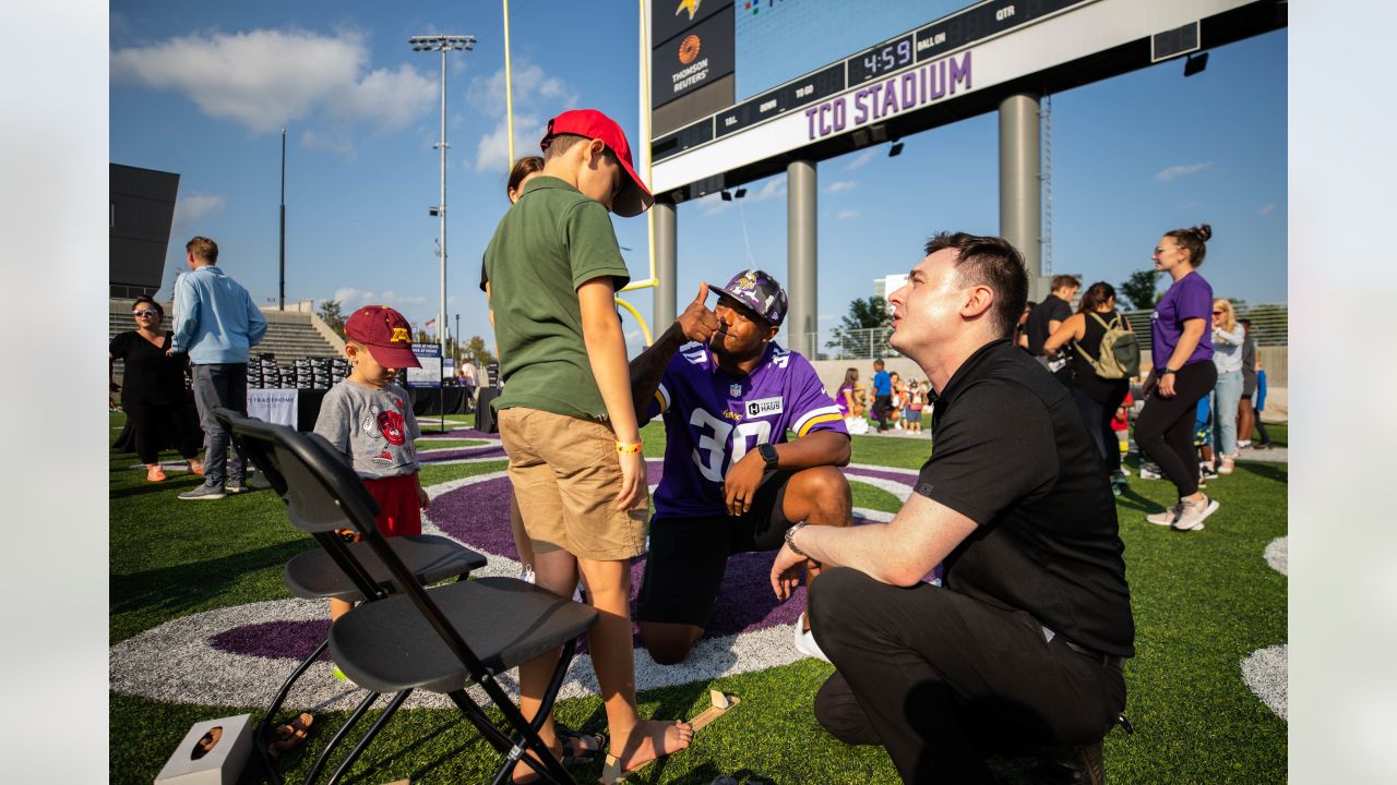 Vikings & Tradehome Shoes Team Up to Surprise 500 Foster Children