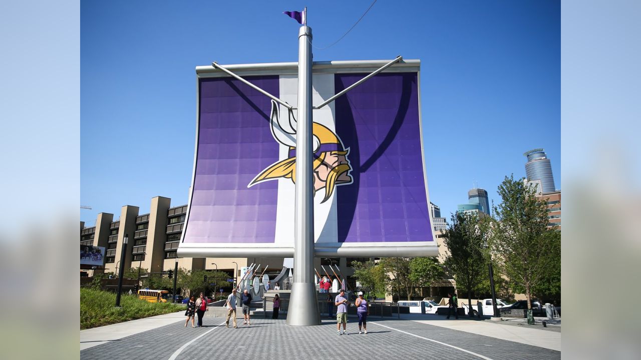 File:Minnesota Vikings Legacy Ship - U.S. Bank Stadium, Super Bowl