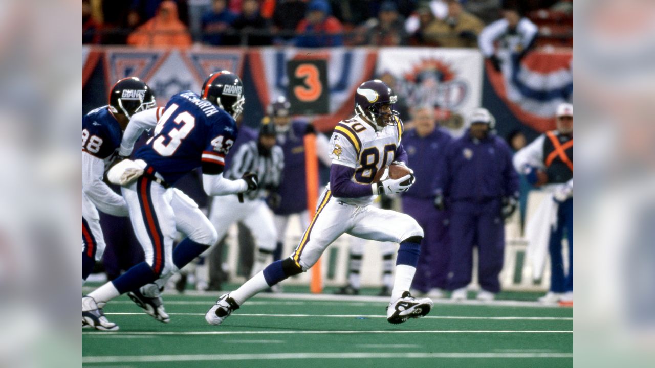 Wide receiver Cris Carter #80 of the Minnesota Vikings in action.Circa the  1990's. (Icon Sportswire via AP Images Stock Photo - Alamy