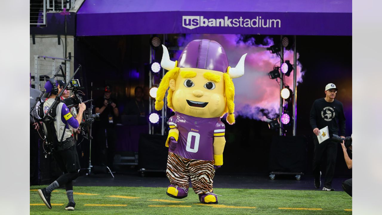 1998 Halftime Celebration, The #Vikings honored the 15-1 1998 squad during  halftime of Sunday's game. 