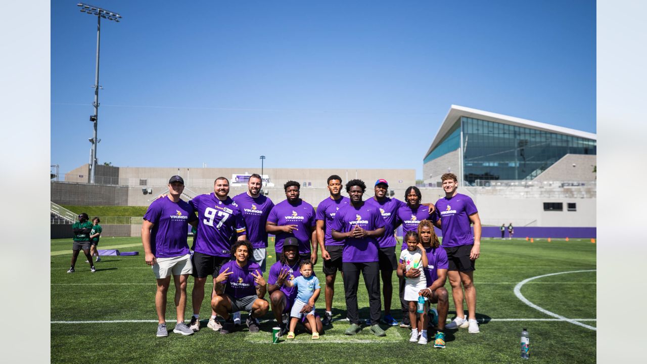 Vikings' Harrison Phillips keeping busy off field with charity