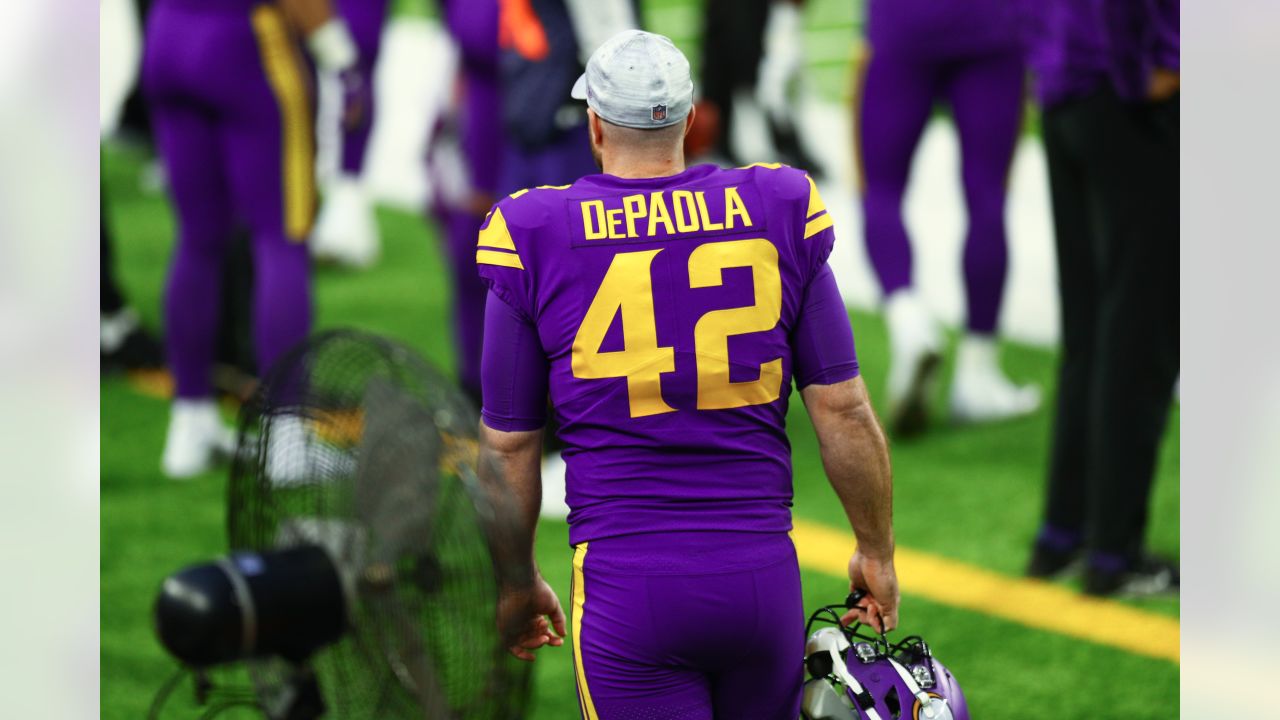 Minnesota Vikings vs. Dallas Cowboys . NFL Game. American Football League  match. Silhouette of professional player celebrate touch down. Screen in  bac Stock Photo - Alamy