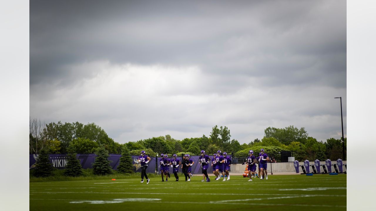 Vikings Legends Reconnect During Visit to OTA Practice