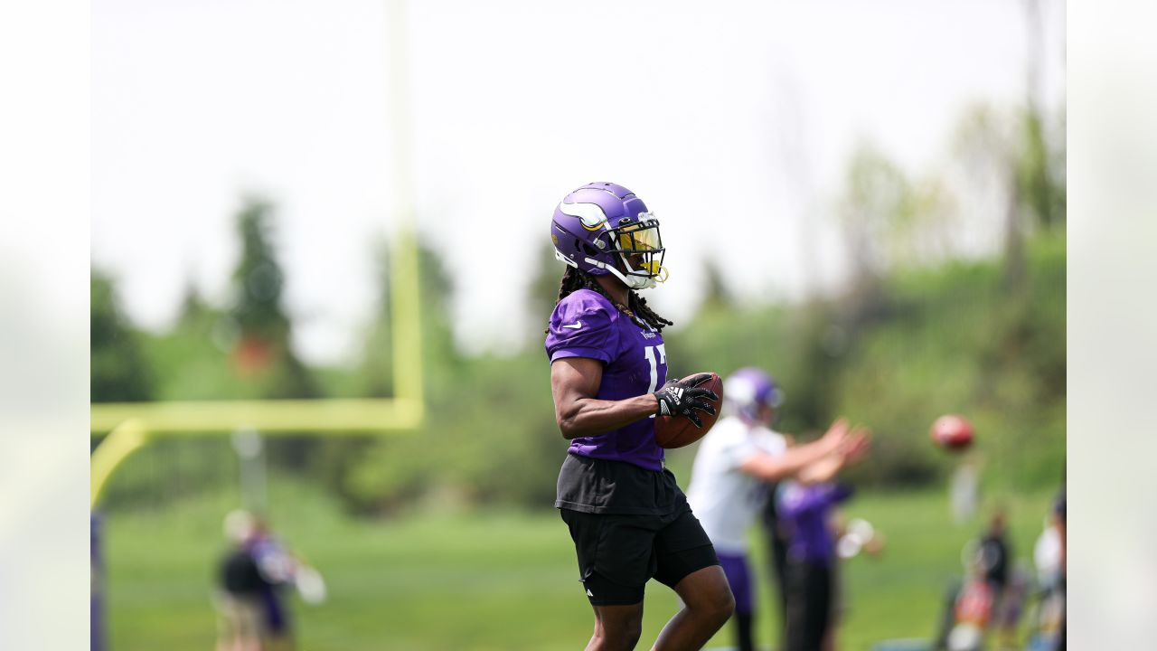 Vikings S Lewis Cine adamant he will play in 2023