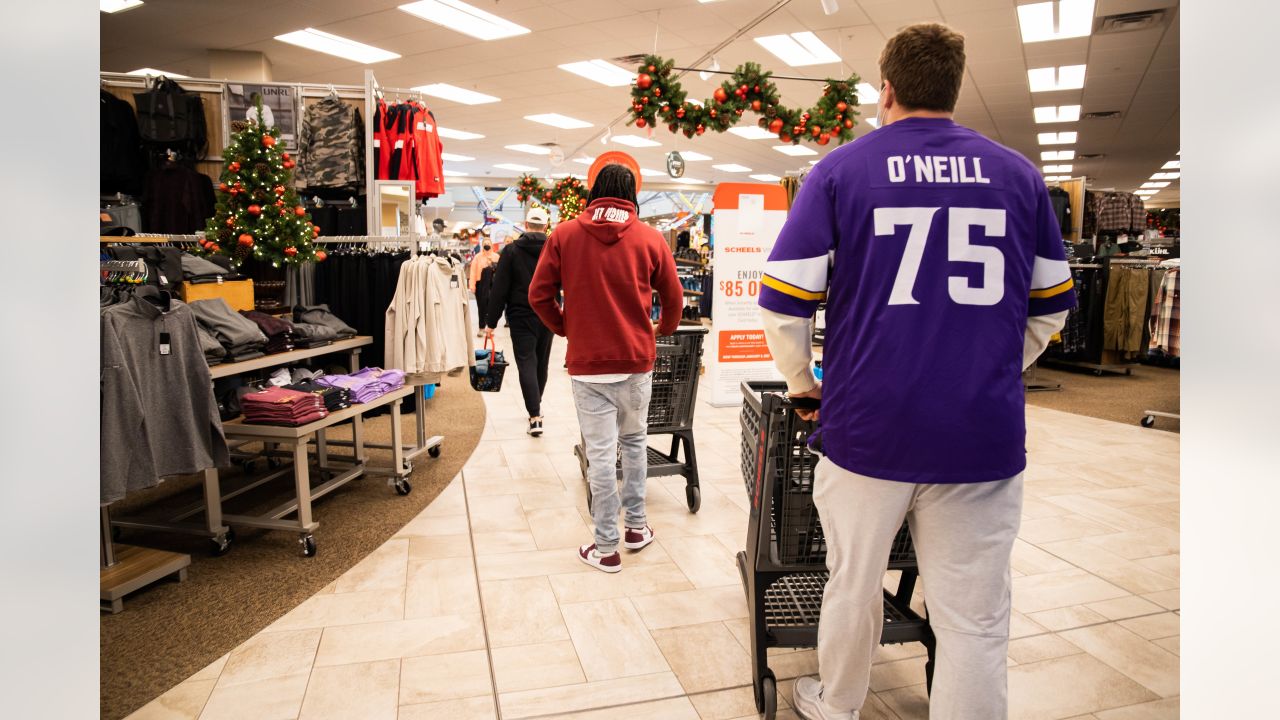 Vikings Team Up with SCHEELS to Spread Holiday Cheer