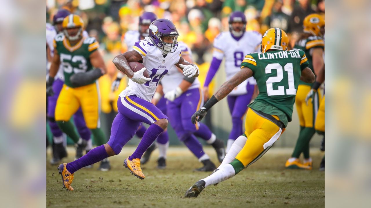 Vikings, Packers Face Off on Christmas Eve