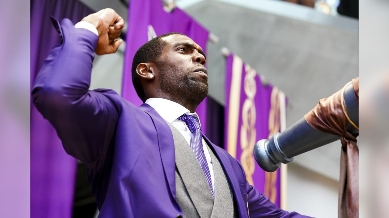 Epic highlight video celebrates Randy Moss' 40th