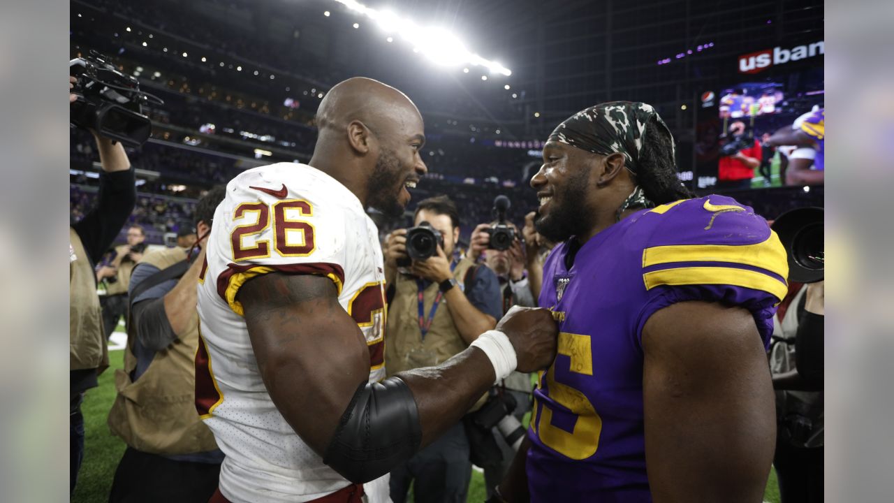 Adrian Peterson greeted by supportive Minnesota Vikings fans at