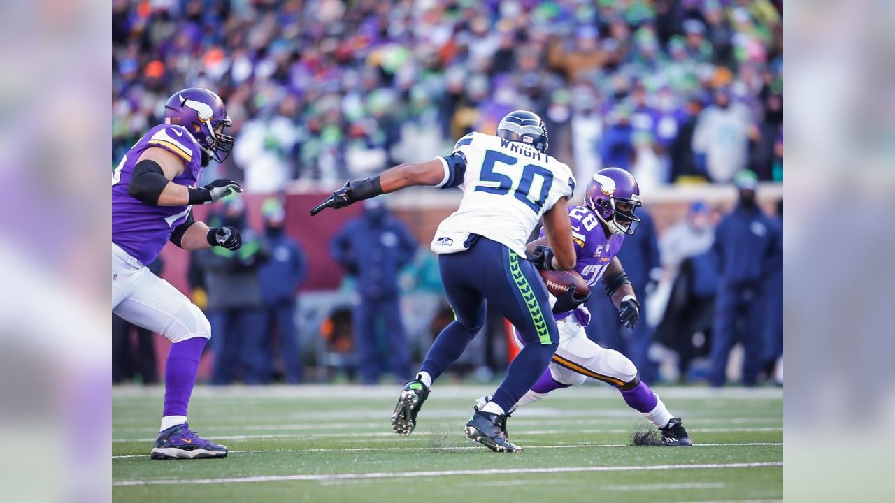 Seahawks Defeat Vikings 10-9 on Cold Ending