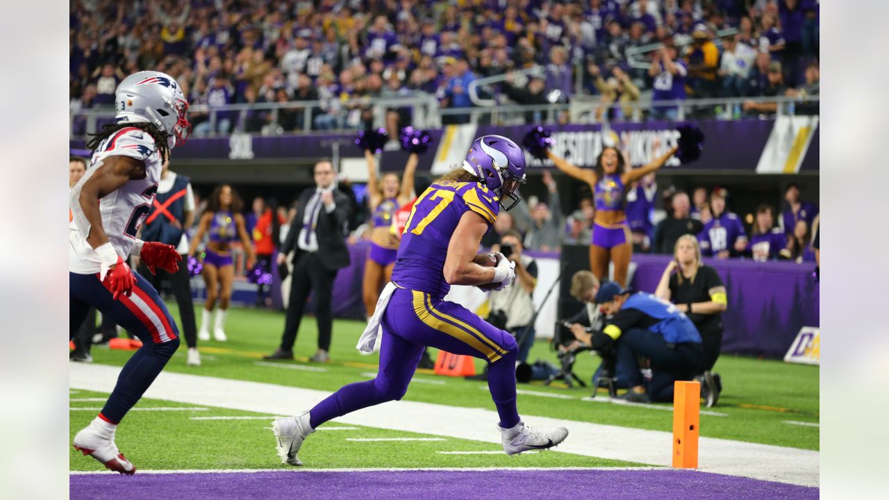 With just days to prepare, T.J. Hockenson shines in full-time role in  Vikings debut - Sports Illustrated Minnesota Vikings News, Analysis and More