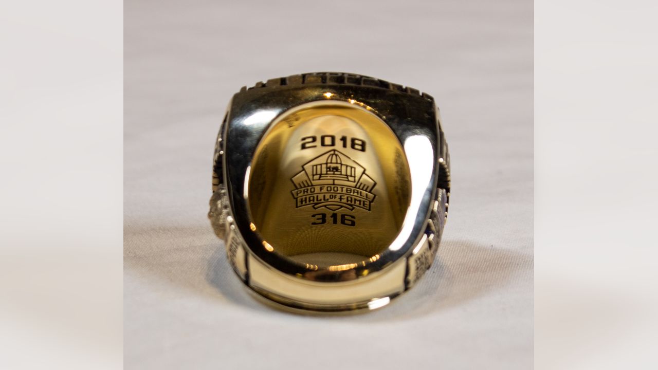 Exclusive Images of Randy Moss' Official Vikings Hall of Fame Ring