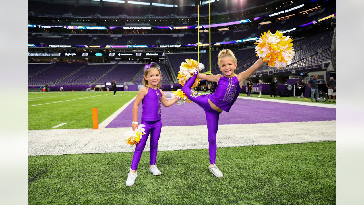 PHOTOS: Cheerleaders, Week 3 vs. Bears