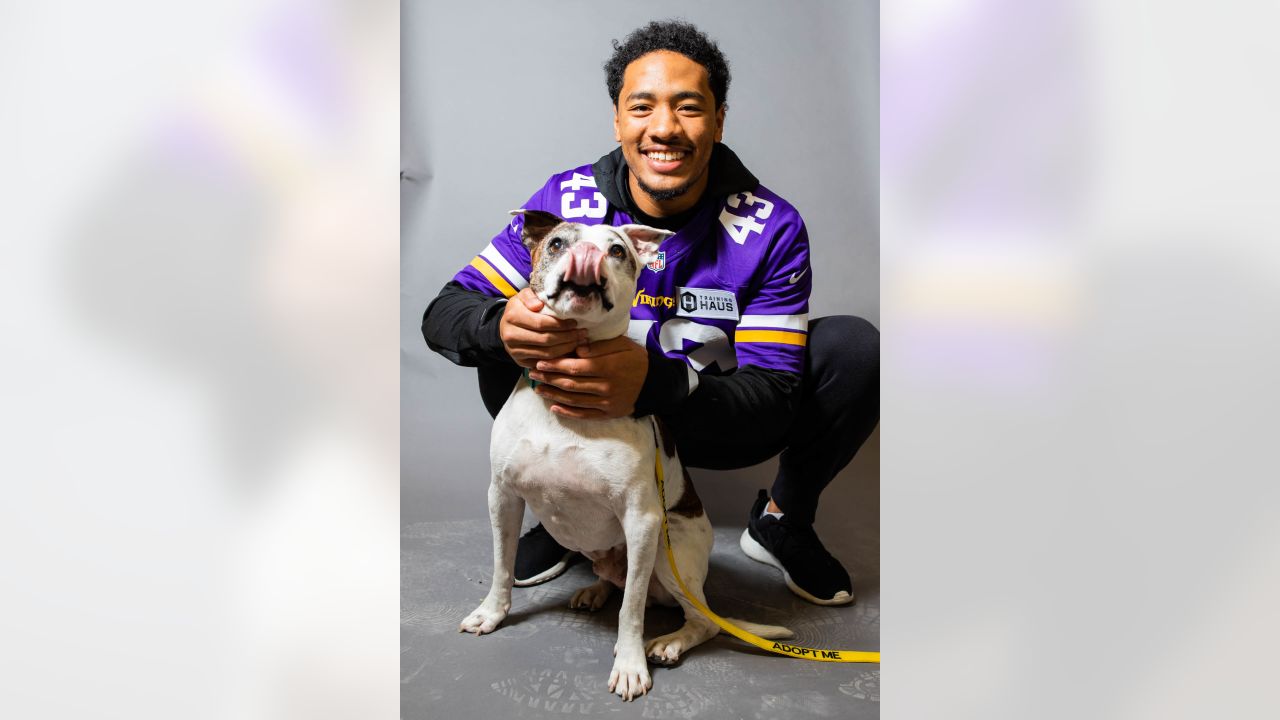 Vikings Team with Animal Shelter & Pet Food Shelf to Make Paws-itive Impact