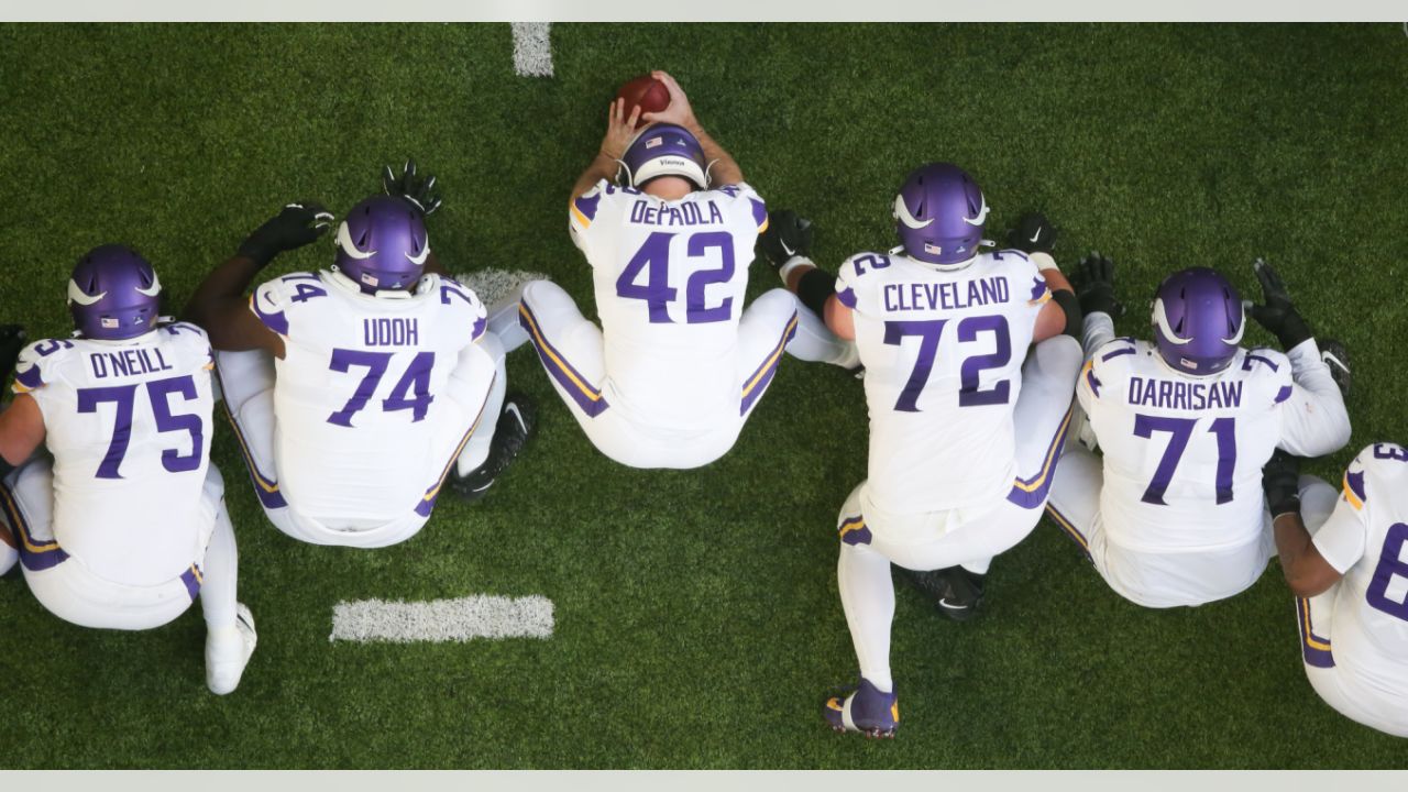 Vikings lose two starting offensive linemen to IR - National